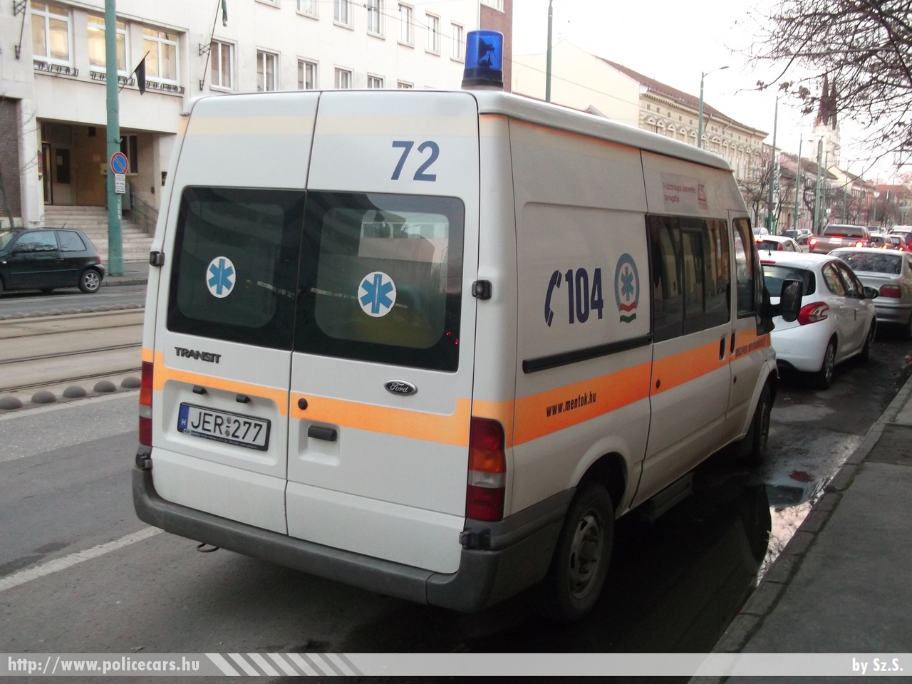 Ford Transit, Országos Mentõszolgálat, fotó: Sz.S.
Keywords: magyar Magyarország mentő mentőautó OMSZ Hungary hungarian ambulance JER-277
