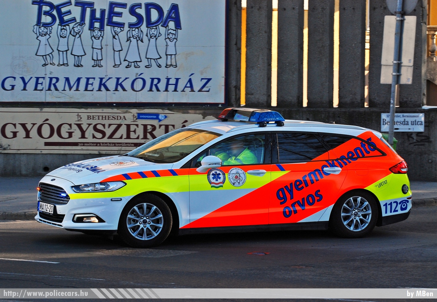 Ford Mondeo, Budapest, MOK, Magyar Gyermekmentõ Alapítvány, fotó: MBen
Keywords: OMSZ mentő mentőautó MOK magyar Magyarország ambulance hungarian Hungary MA12-20