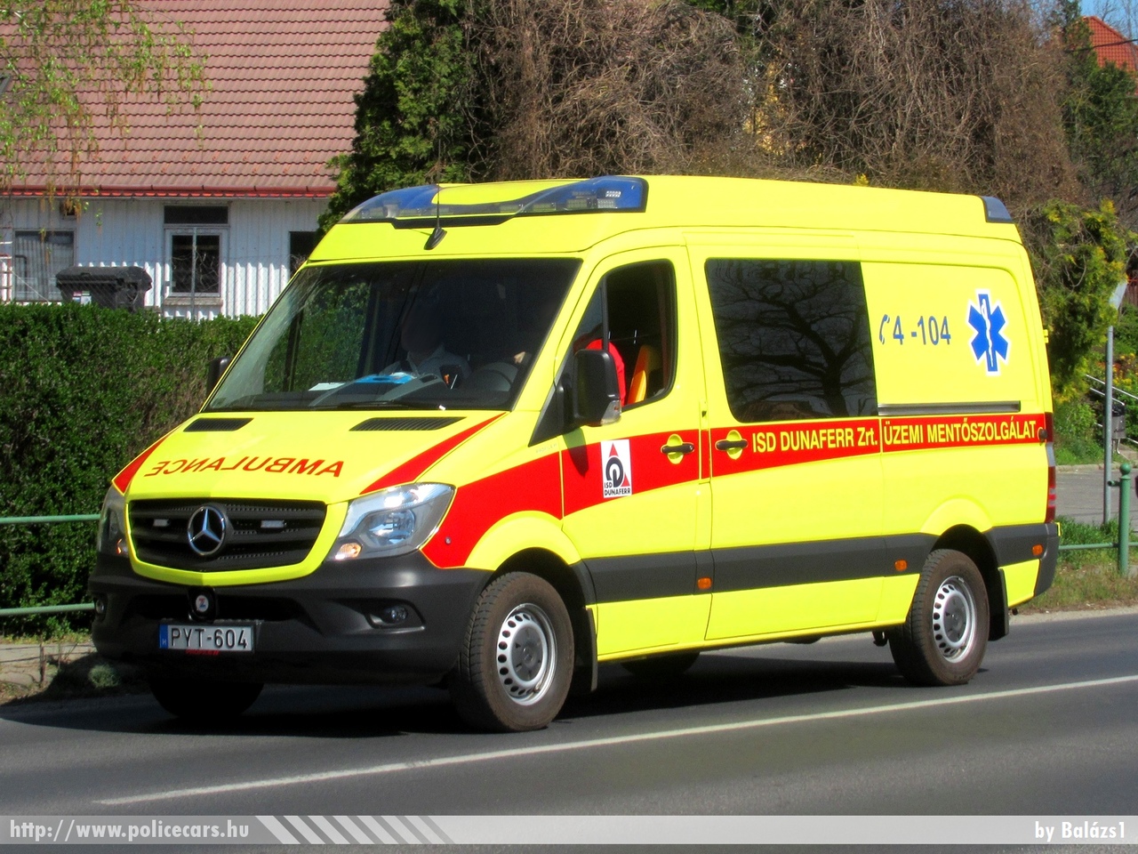 Mercedes Sprinter II, ISD Dunaferr Zrt. üzemi mentõszolgálat, fotó: Balázs1
Keywords: mentő mentőautó magyar Magyarország hungarian Hungary ambulance PYT-604