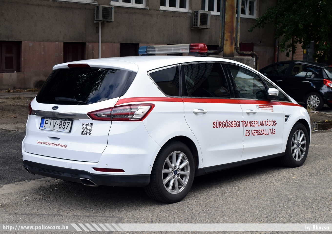 Ford S-Max, Országos Vérellátó Szolgálat, vérszállítás, fotó: Bbazsa
Keywords: OMSZ mentő mentőautó MOK magyar Magyarország ambulance hungarian Hungary PIV-897