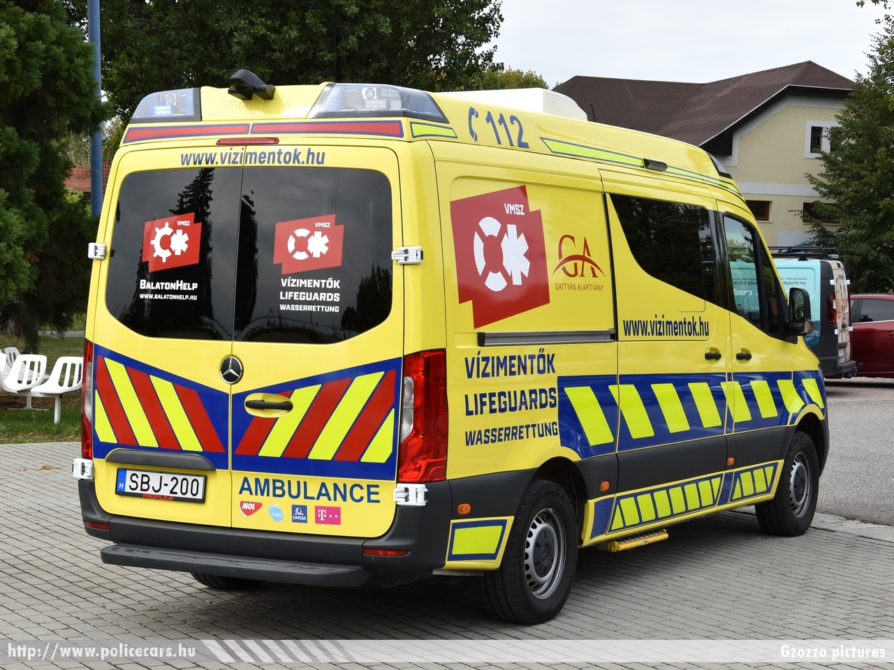 Mercedes Sprinter III, Vízimentõk Magyarországi Szakszolgálata és Önkéntes Tûzoltó Egyesület, fotó: Gzozzo pictures
Keywords: mentő mentőautó magyar Magyarország hungarian Hungary ambulance SBJ-200