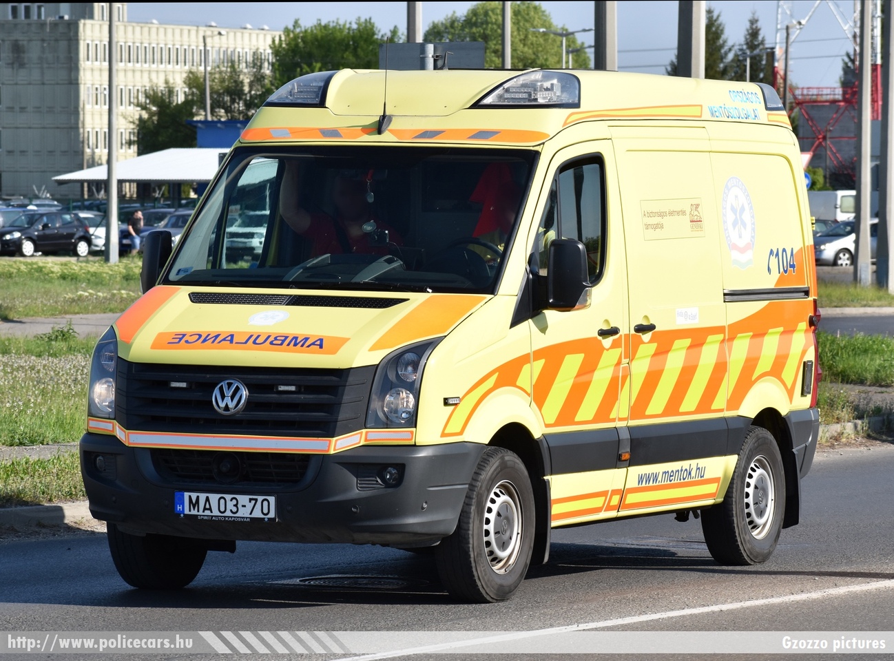 Volkswagen Crafter, Országos Mentõszolgálat, fotó: Gzozzo pictures
Keywords: magyar Magyarország mentő mentőautó OMSZ Hungary hungarian ambulance MA03-70