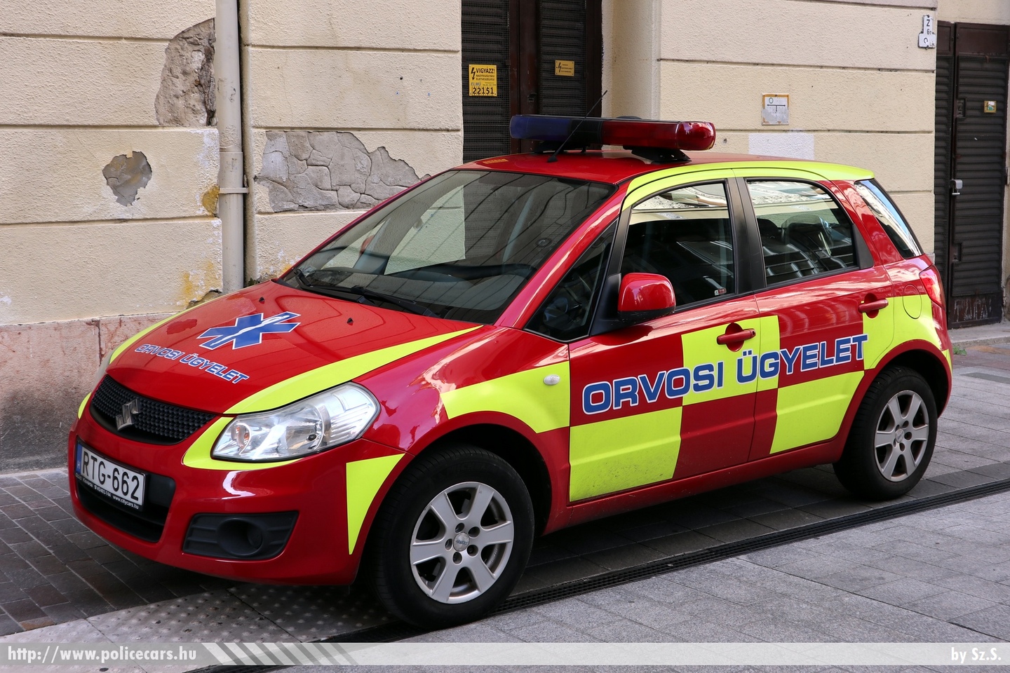 Suzuki SX4, orvosi ügyelet, Budapest, Inter-Ambulance Zrt., fotó: Sz.S.
Keywords: OMSZ mentő mentőautó MOK magyar Magyarország ambulance hungarian Hungary RTG-662