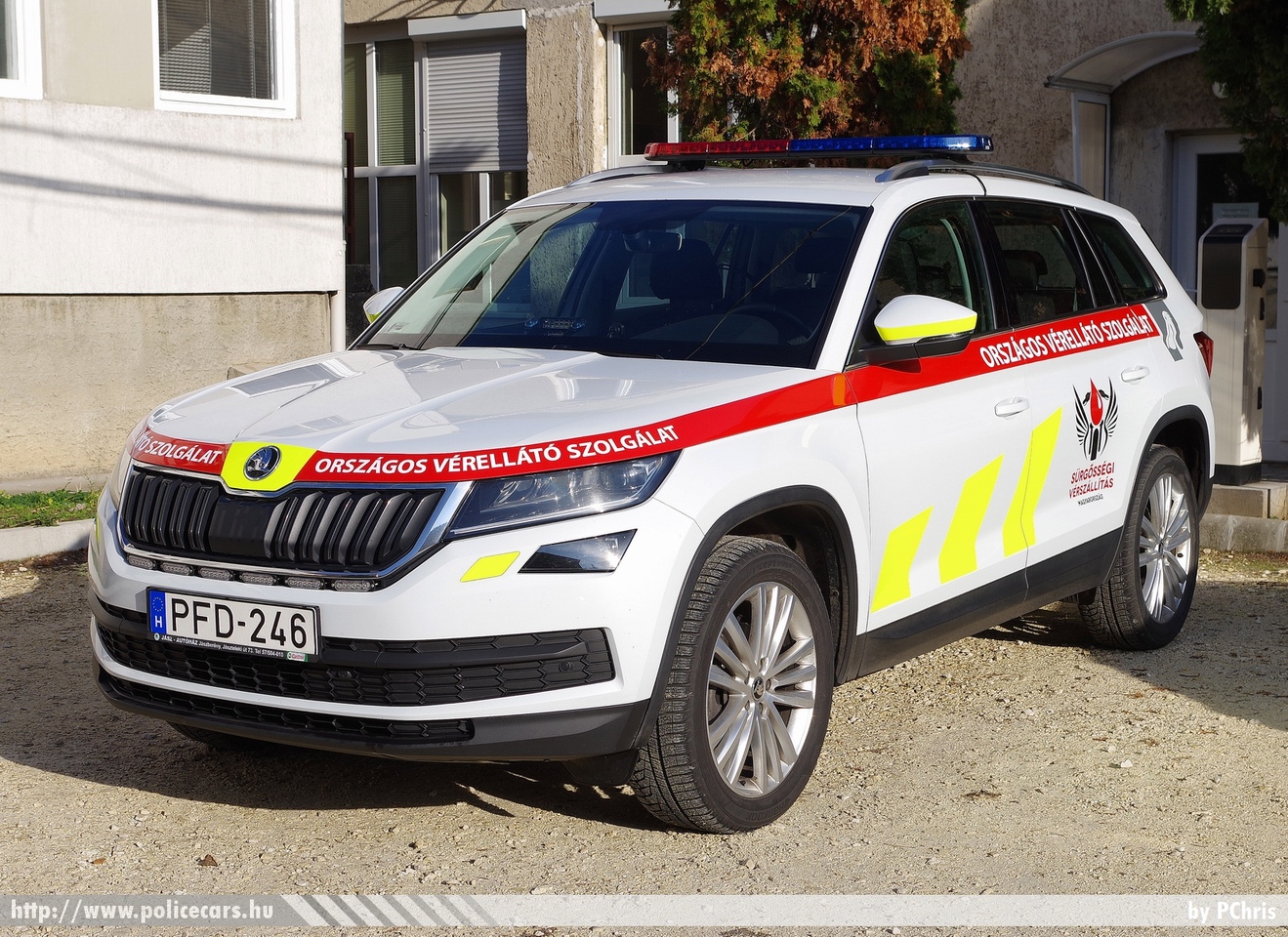 Skoda Kodiaq, Országos Vérellátó Szolgálat, Magyarországi Sürgõsségi Motoros Vérszállító Szolgálat, Vérlovagok, fotó: PChris
Keywords: mentő mentőautó magyar Magyarország ambulance hungarian Hungary PFD-246
