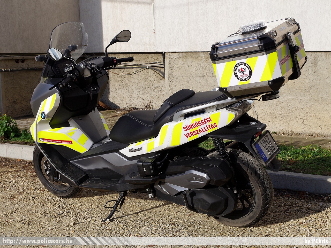 BMW C400GT, Országos Vérellátó Szolgálat, Magyarországi Sürgõsségi Motoros Vérszállító Szolgálat, Vérlovagok, fotó: PChris
Keywords: mentő magyar Magyarország mentőmotor ambulance Hungary hungarian UNZ-395