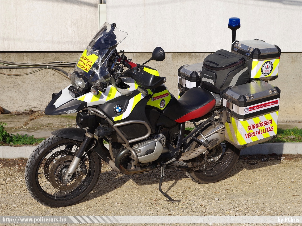 BMW R1200GS Adventure, Országos Vérellátó Szolgálat, Magyarországi Sürgõsségi Motoros Vérszállító Szolgálat, Vérlovagok, fotó: PChris
Keywords: mentő magyar Magyarország mentőmotor ambulance Hungary hungarian UHK-600