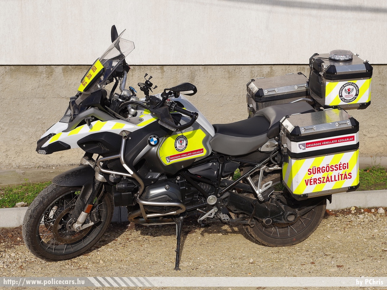 BMW R1200GS Adventure, Országos Vérellátó Szolgálat, Magyarországi Sürgõsségi Motoros Vérszállító Szolgálat, Vérlovagok, fotó: PChris
Keywords: mentő magyar Magyarország mentőmotor ambulance Hungary hungarian UMT-316