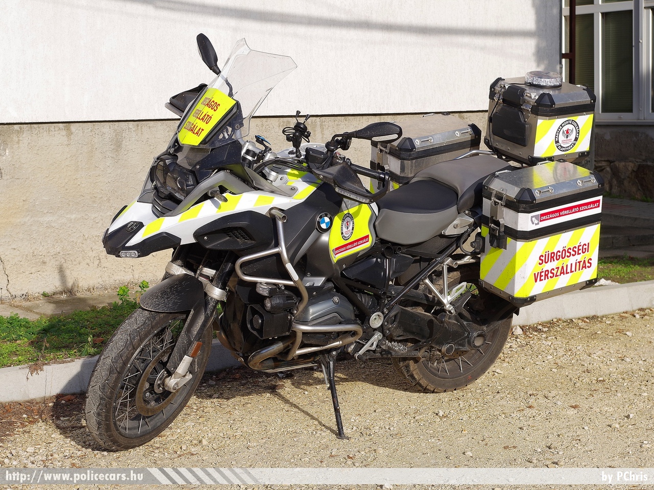 BMW R1200GS Adventure, Országos Vérellátó Szolgálat, Magyarországi Sürgõsségi Motoros Vérszállító Szolgálat, Vérlovagok, fotó: PChris
Keywords: mentő magyar Magyarország mentőmotor ambulance Hungary hungarian UMT-316