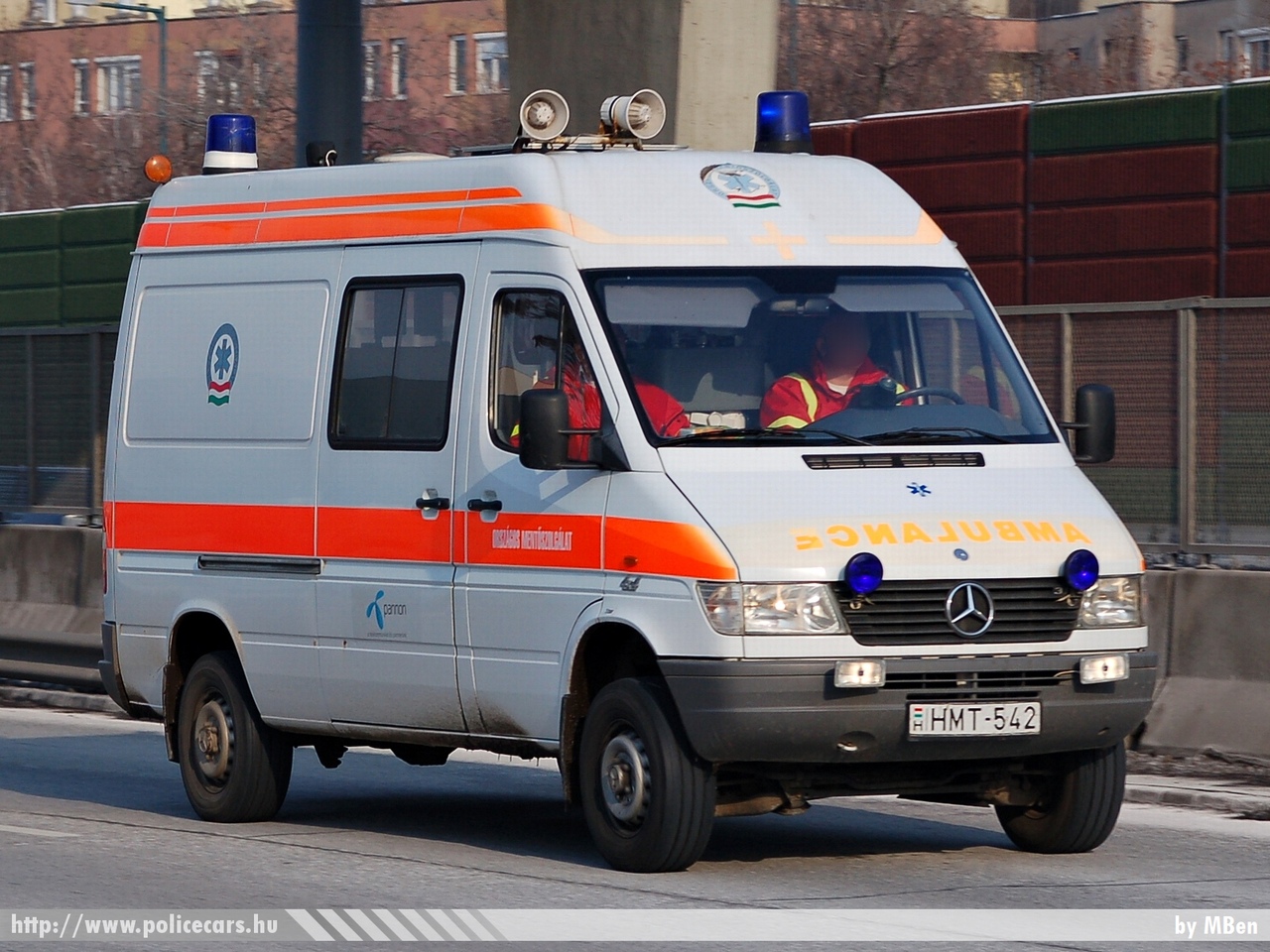 Mercedes Sprinter, fotó: MBen
Keywords: magyar Magyarország mentő mentőautó OMSZ Hungary hungarian ambulance HMT-542