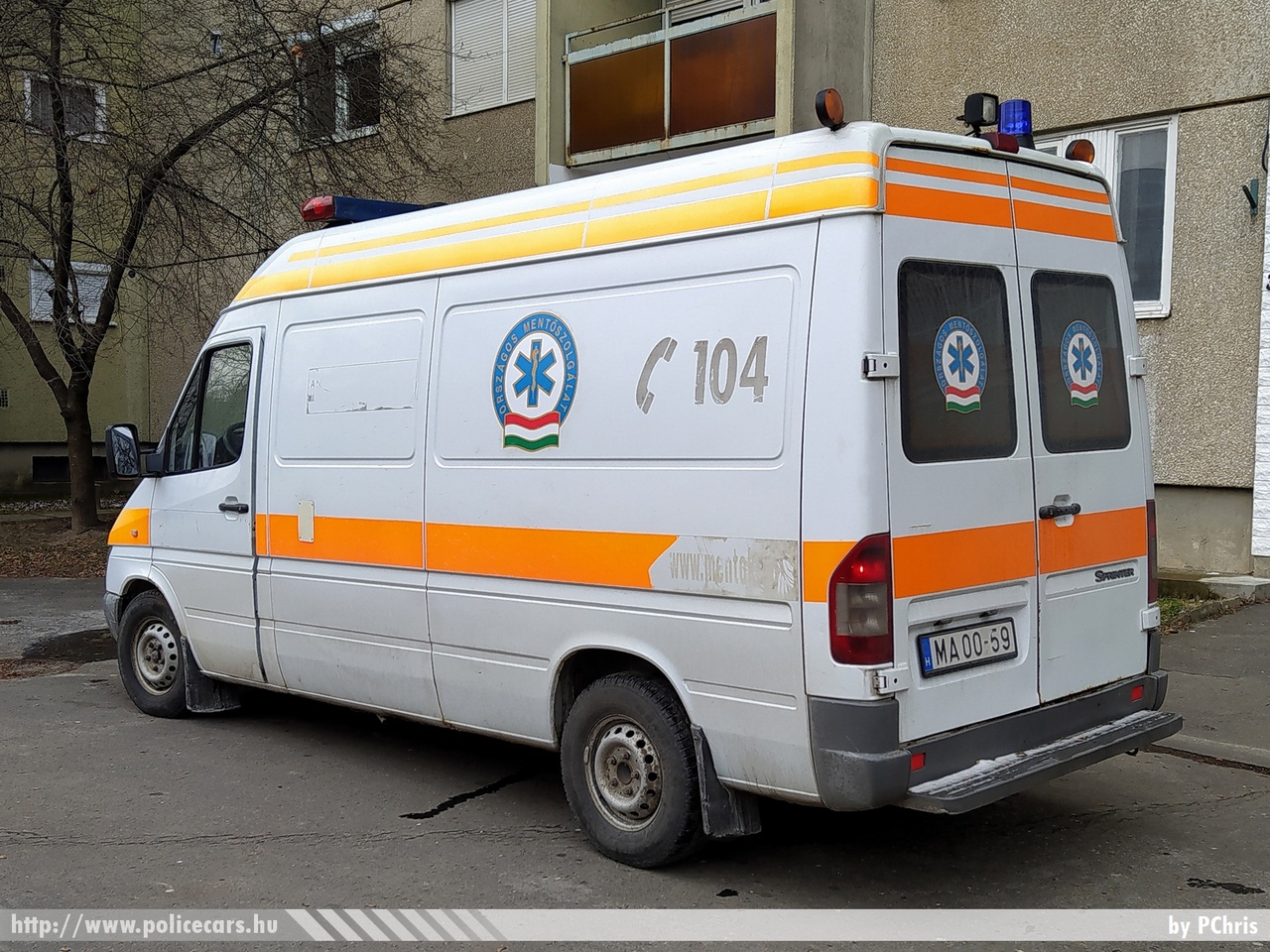 Mercedes Sprinter, fotó: PChris
Keywords: magyar Magyarország mentő mentőautó OMSZ Hungary hungarian ambulance MA00-59