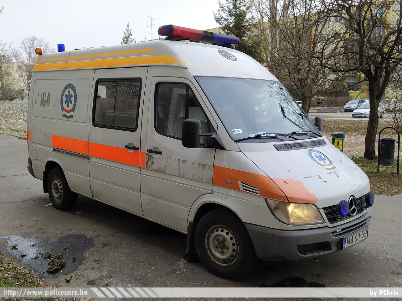 Mercedes Sprinter, fotó: PChris
Keywords: magyar Magyarország mentő mentőautó OMSZ Hungary hungarian ambulance MA00-59