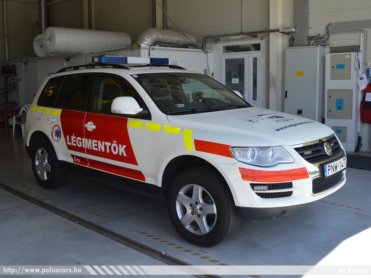 Volkswagen Touareg, Magyar Légimentõ Nonprofit Kft., fotó: Bbazsa
Keywords: mentő magyar Magyarország mentőautó ambulance Hungary hungarian PNW-147