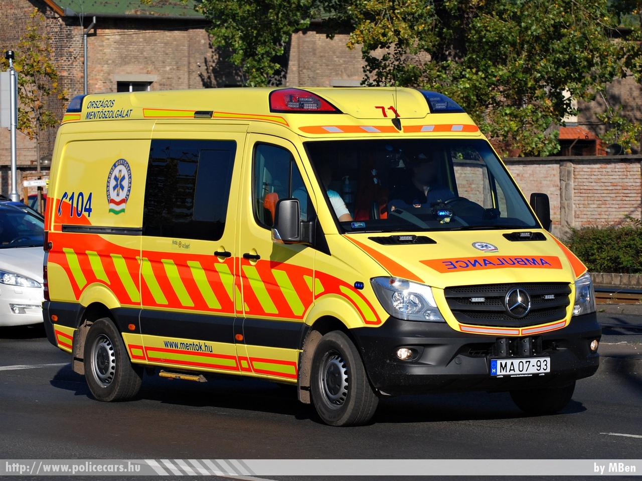 Mercedes-Benz Sprinter II facelift 316 CDI Profile, Országos Mentõszolgálat, fotó: MBen
Keywords: magyar Magyarország mentő mentőautó OMSZ Hungary hungarian ambulance MA07-93