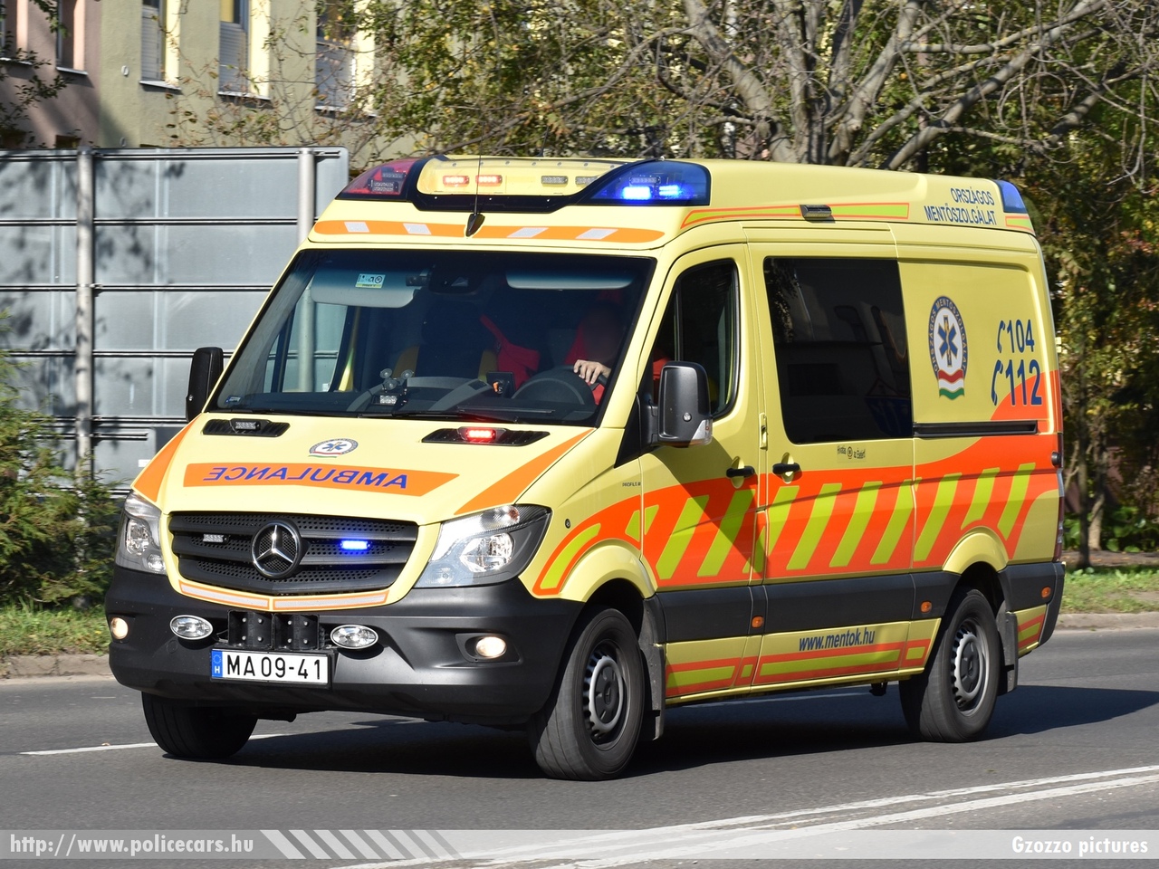 Mercedes-Benz Sprinter II facelift 316 CDI Profile, Országos Mentõszolgálat, fotó: Gzozzo pictures
Keywords: magyar Magyarország mentő mentőautó OMSZ Hungary hungarian ambulance MA09-41