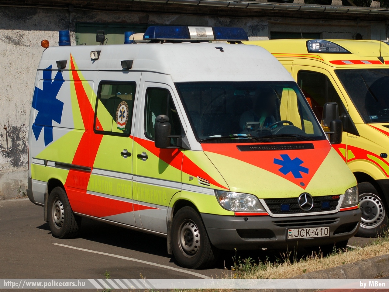 Mercedes-Benz Sprinter 316 CDI, Budapest, Szent Márton Gyermekmentõszolgálat, fotó: MBen
Keywords: mentő mentőautó magyar Magyarország hungarian Hungary ambulance JCK-410