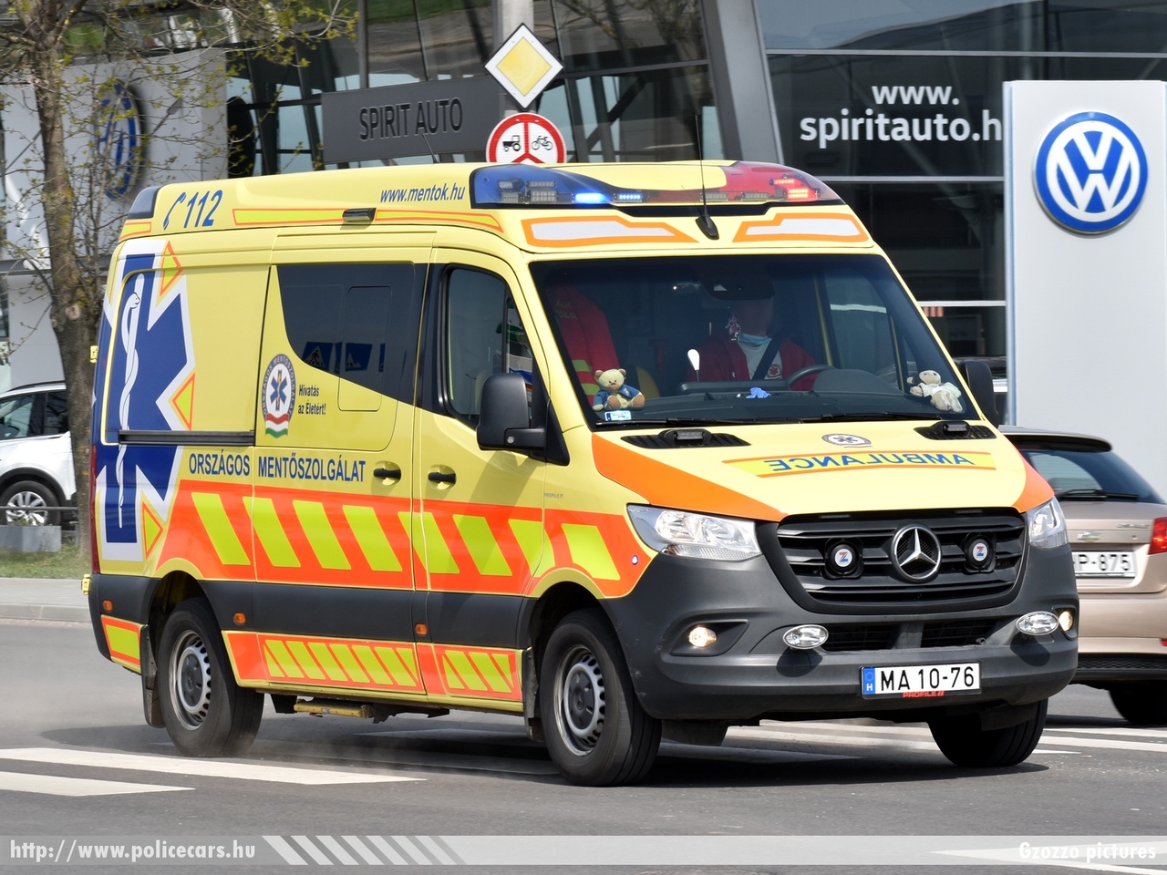 Mercedes-Benz Sprinter III 316 CDI Profile Genios, Országos Mentõszolgálat, fotó: Gzozzo pictures
Keywords: magyar Magyarország mentő mentőautó OMSZ Hungary hungarian ambulance MA10-76