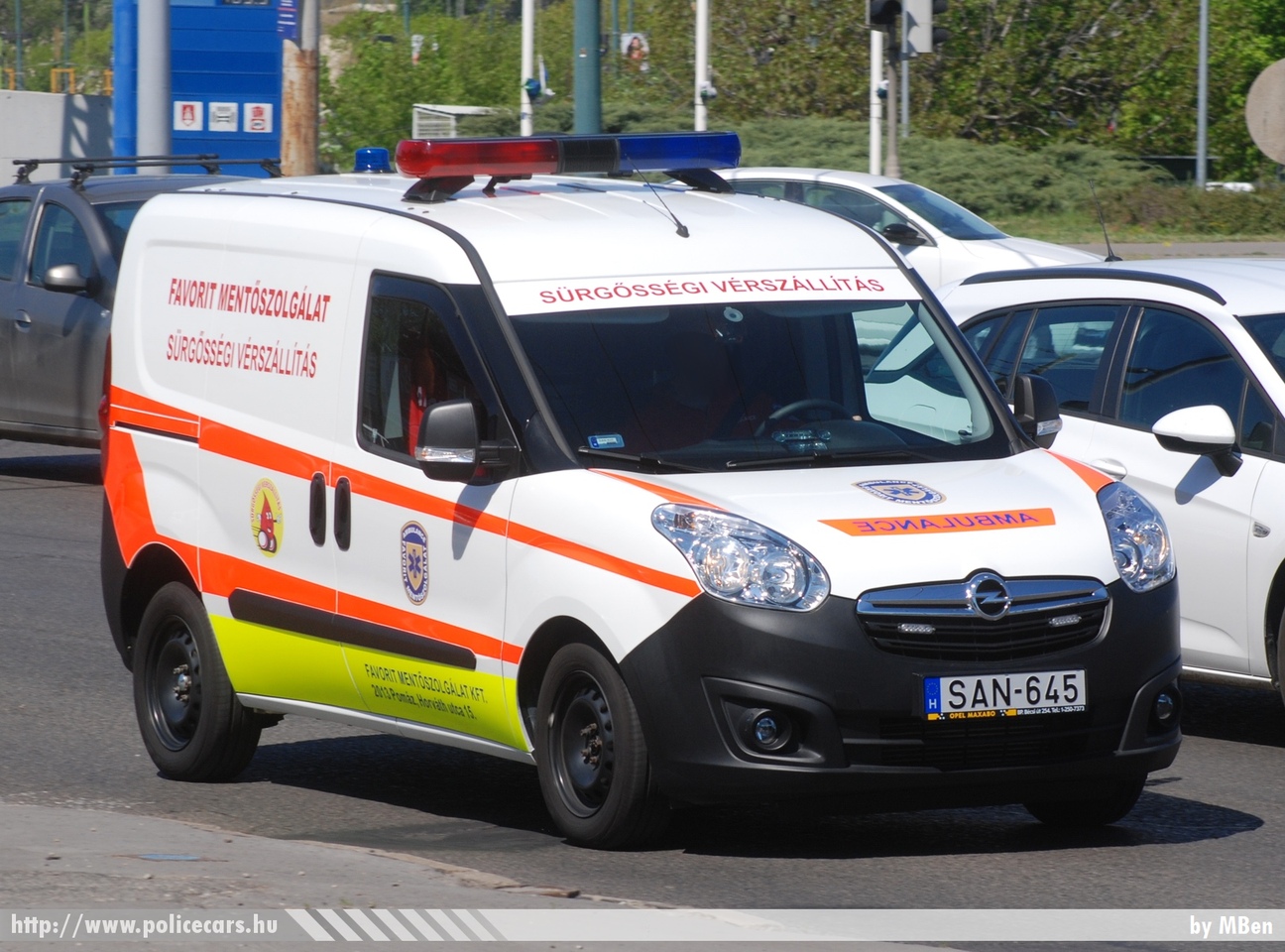 Opel Combo, sürgõsségi vérszállítás, Favorit Mentõszolgálat Kft., fotó: MBen
Keywords: mentő magyar Magyarország mentőautó ambulance Hungary hungarian SAN-645