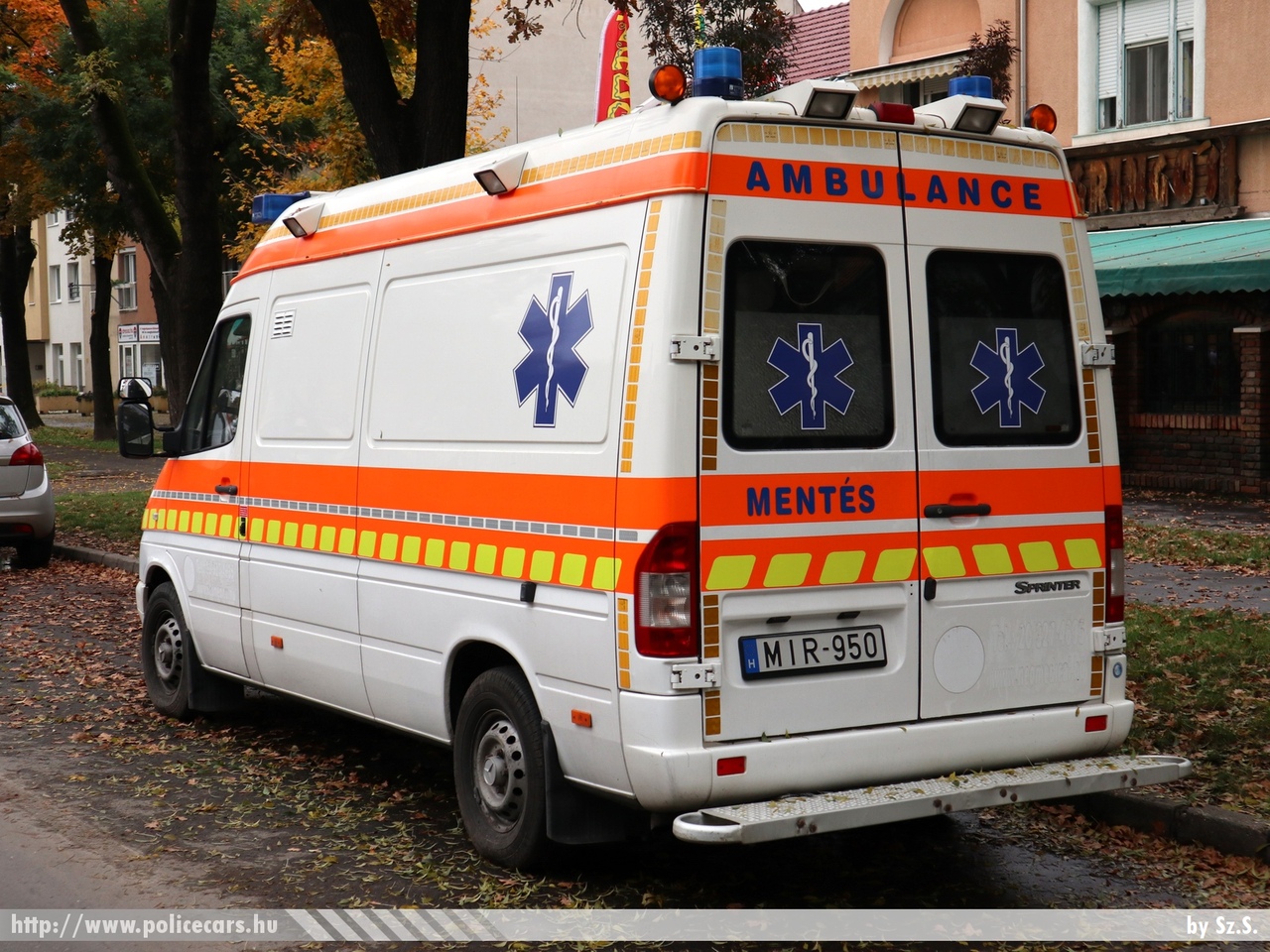 Mercedes Sprinter, fotó: Sz.S.
Keywords: mentő mentőautó magyar Magyarország hungarian Hungary ambulance MIR-950