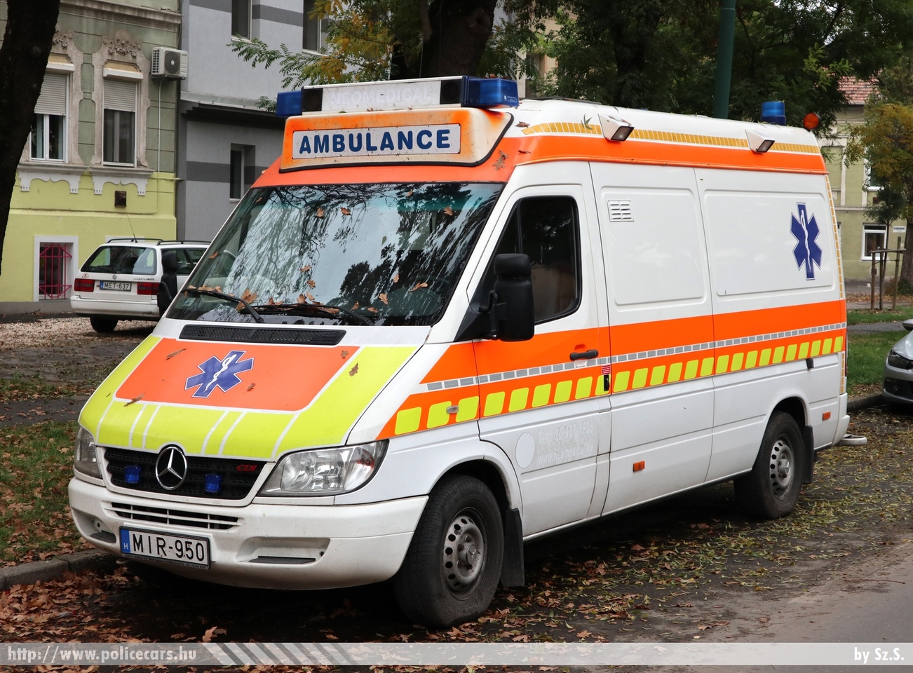 Mercedes Sprinter, fotó: Sz.S.
Keywords: mentő mentőautó magyar Magyarország hungarian Hungary ambulance MIR-950