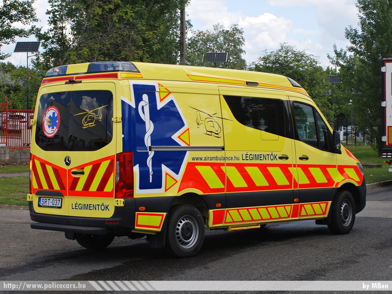 Mercedes Sprinter III, Magyar Légimentõ Nonprofit Kft., fotó: MBen
Keywords: mentő mentőautó magyar Magyarország hungarian Hungary ambulance SRT-037