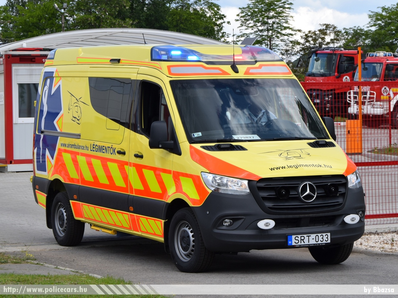 Mercedes Sprinter III, Magyar Légimentõ Nonprofit Kft., fotó: Bbazsa
Keywords: mentő mentőautó magyar Magyarország hungarian Hungary ambulance SRT-033