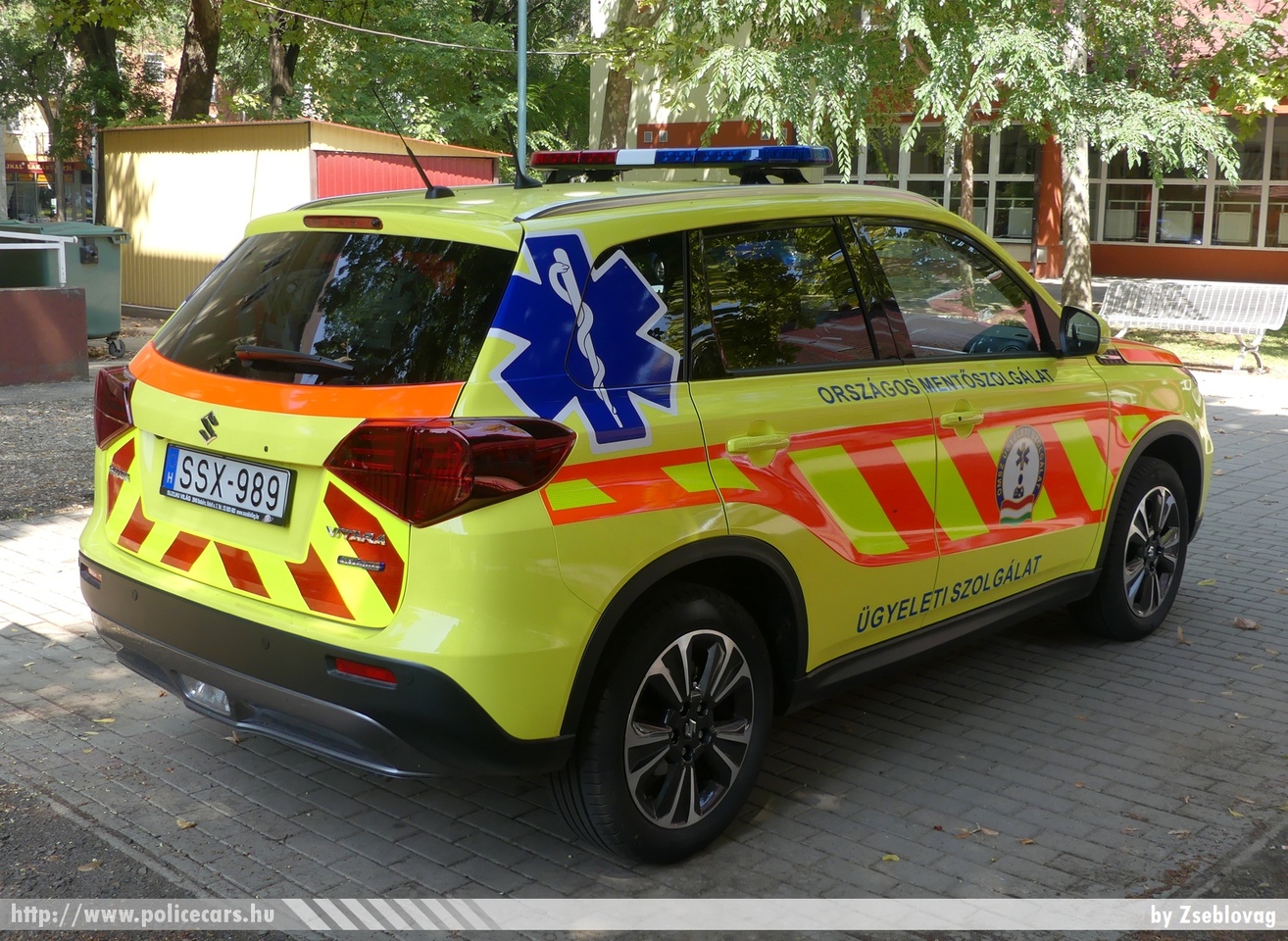 Suzuki Vitara, Országos Mentõszolgálat, fotó: Zseblovag
Keywords: mentő magyar Magyarország mentőautó ambulance Hungary hungarian SSX-989 OMSZ