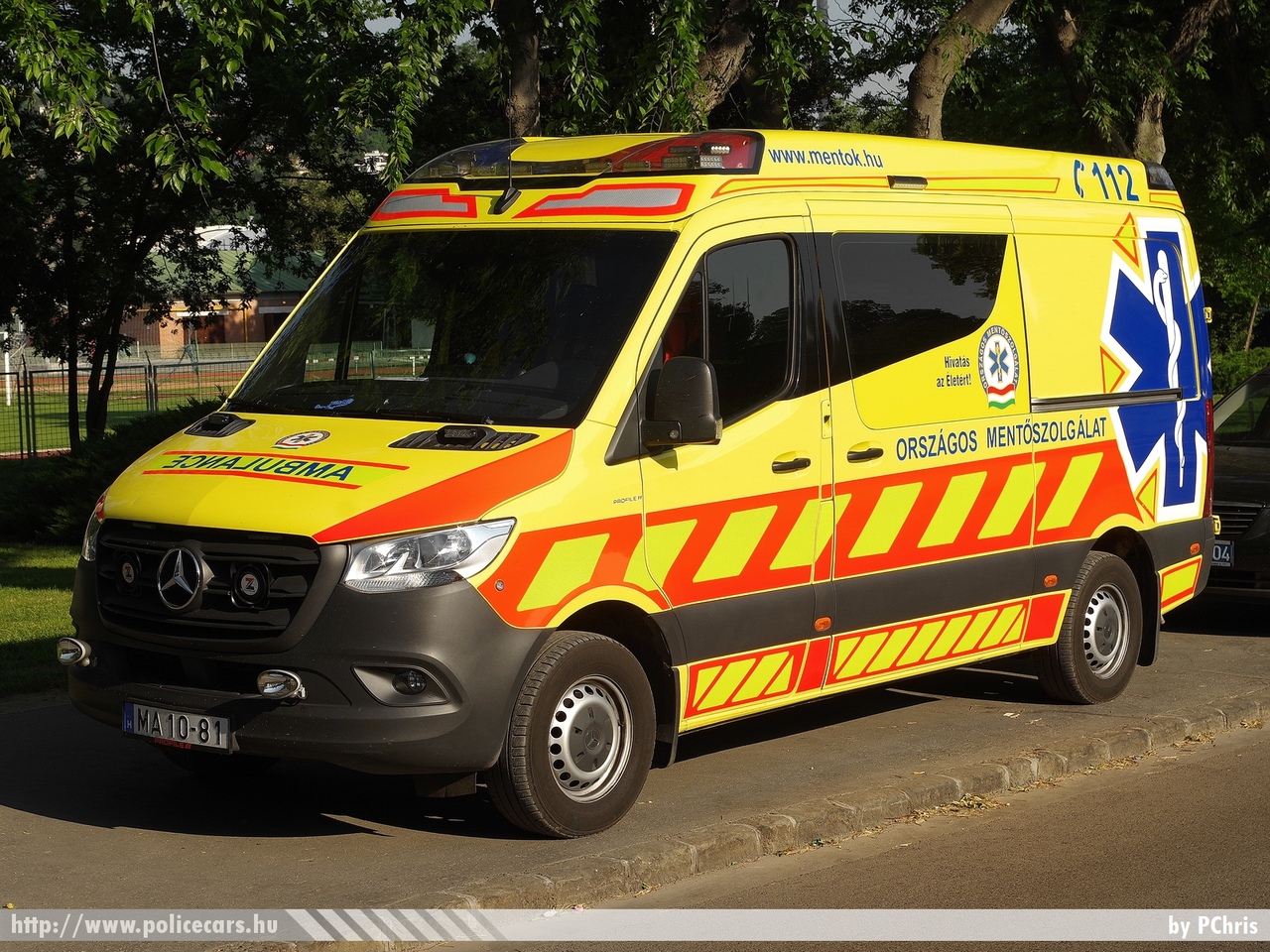 Mercedes-Benz Sprinter III 316 CDI Profile Genios, Országos Mentõszolgálat, fotó: PChris
Keywords: magyar Magyarország mentő mentőautó OMSZ Hungary hungarian ambulance MA10-81