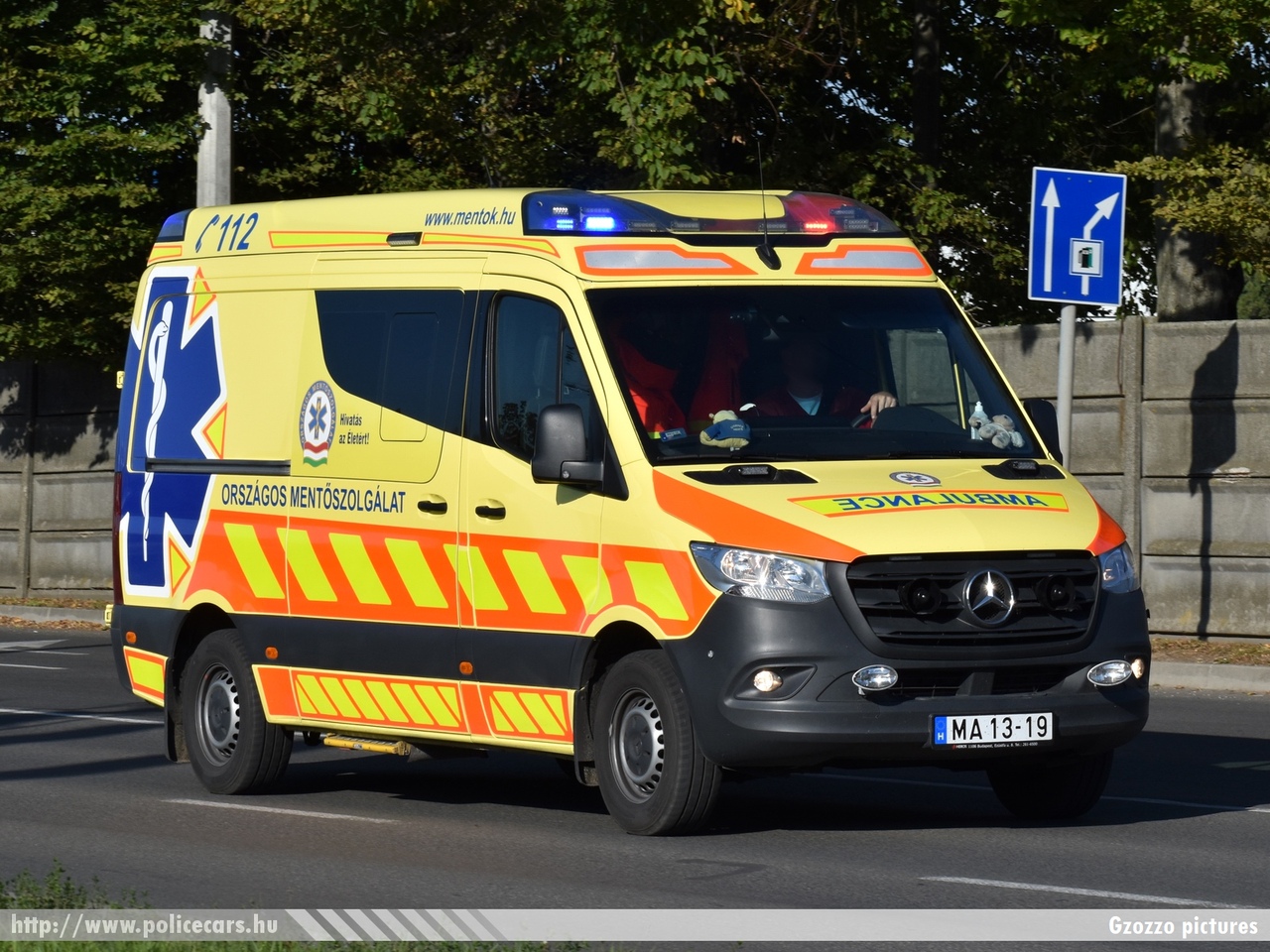Mercedes-Benz Sprinter III 316 CDI Profile Genios, Országos Mentõszolgálat, fotó: Gzozzo pictures
Keywords: magyar Magyarország mentő mentőautó OMSZ Hungary hungarian ambulance MA13-19