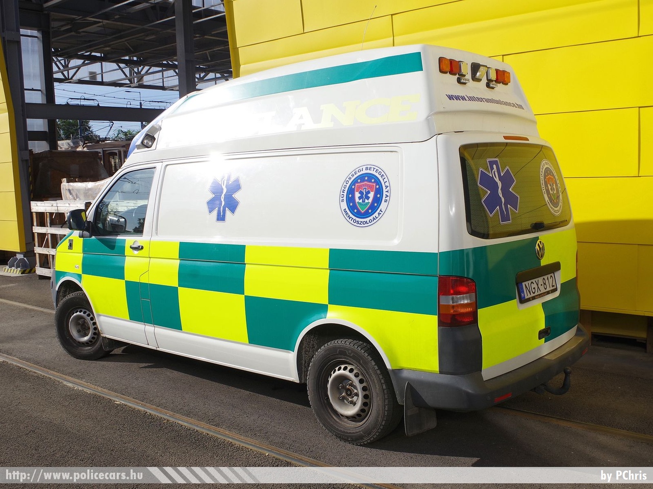 Volkswagen Transporter T5, Inter-Ambulance Zrt., fotó: PChris
Keywords: mentő mentőautó magyar Magyarország hungarian Hungary ambulance NGX-812