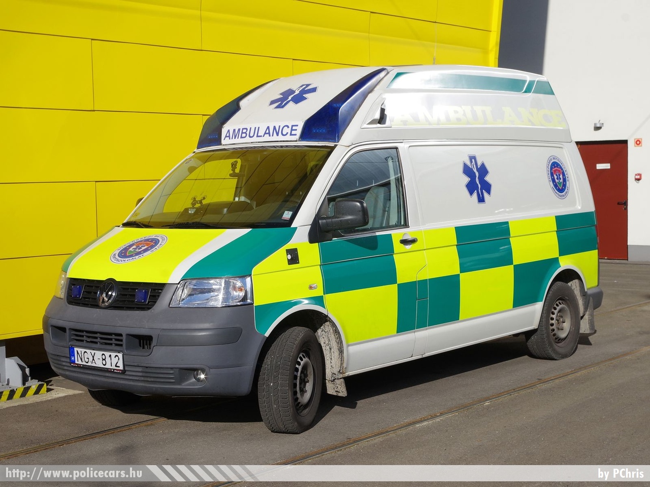 Volkswagen Transporter T5, Inter-Ambulance Zrt., fotó: PChris
Keywords: mentő mentőautó magyar Magyarország hungarian Hungary ambulance NGX-812