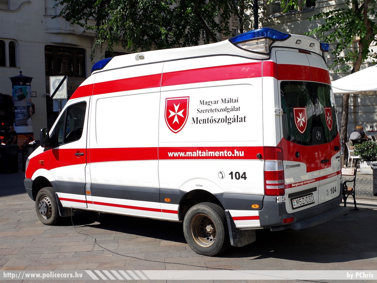 Mercedes-Benz Sprinter II 519 CDI 4x4, Magyar Máltai Szeretetszolgálat Mentõszolgálat, fotó: PChris
Keywords: mentő mentőautó magyar Magyarország hungarian Hungary ambulance MSZ-030