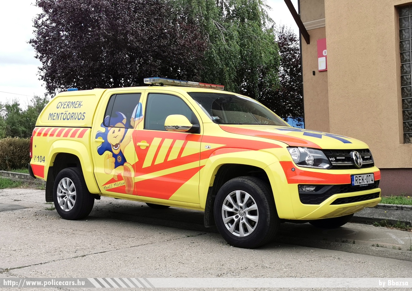 Volkswagen Amarok, MOK, Magyar Gyermekmentõ Alapítvány, fotó: Bbazsa
Keywords: mentő magyar Magyarország mentőautó ambulance Hungary hungarian OMSZ REK-074