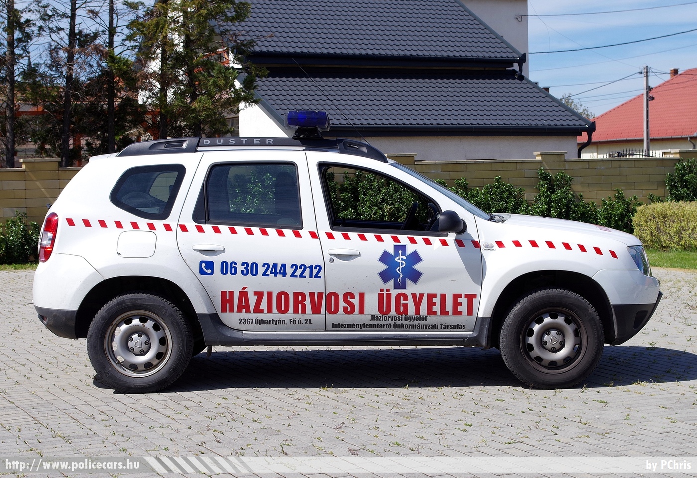 Dacia Duster, Újhartyán, orvosi ügyelet, fotó: PChris
Keywords: mentő magyar Magyarország mentőautó ambulance Hungary hungarian PFN-519