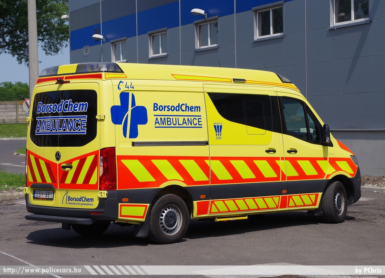 Mercedes Sprinter III Profile, BorsodChem Zrt., fotó: PChris
Keywords: mentő mentőautó magyar Magyarország hungarian Hungary ambulance SSY-981