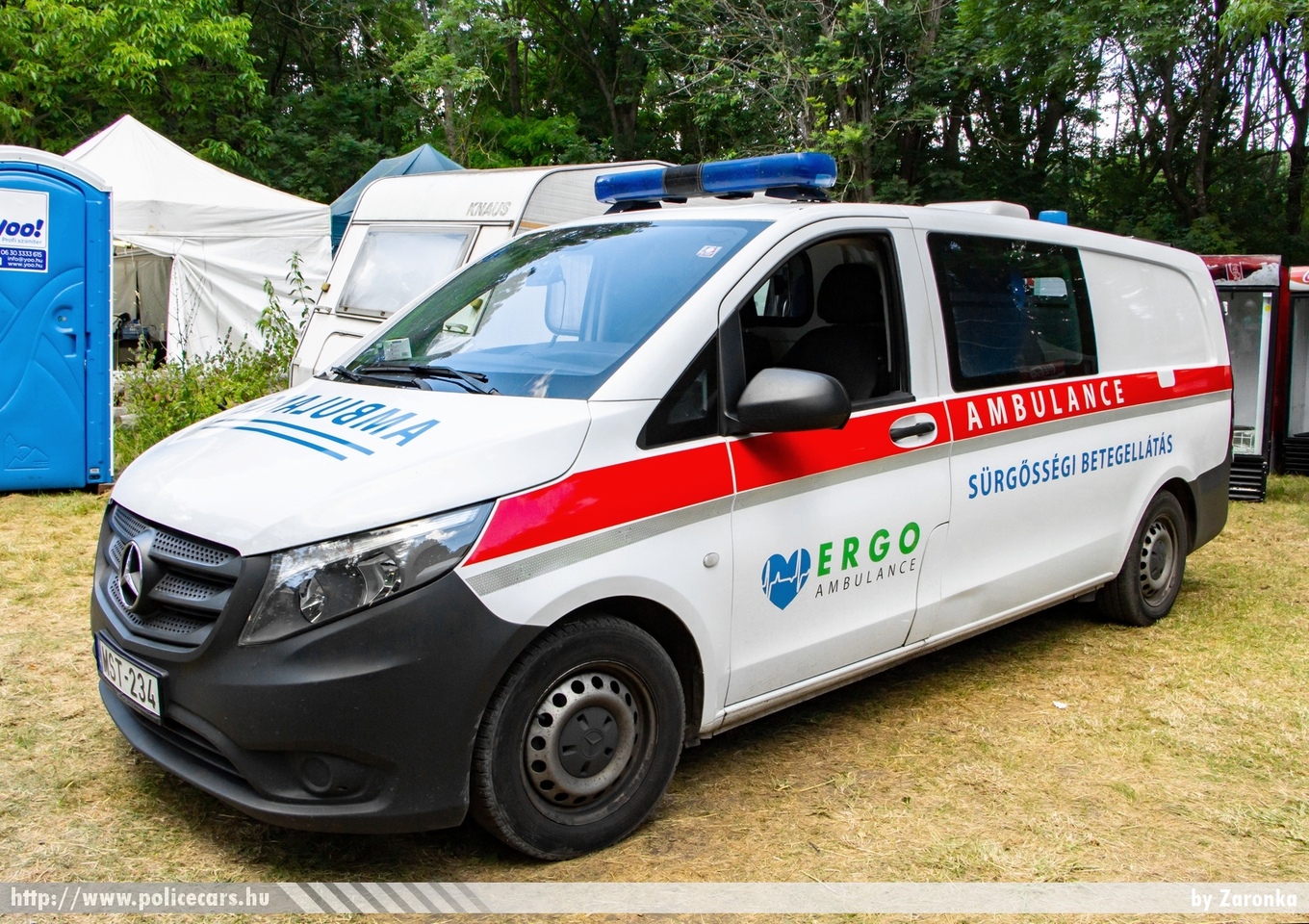 Mercedes Vito, ERGO-Ambulance Kft., fotó: Zaronka
Keywords: mentő mentőautó magyar Magyarország hungarian Hungary ambulance MST-234