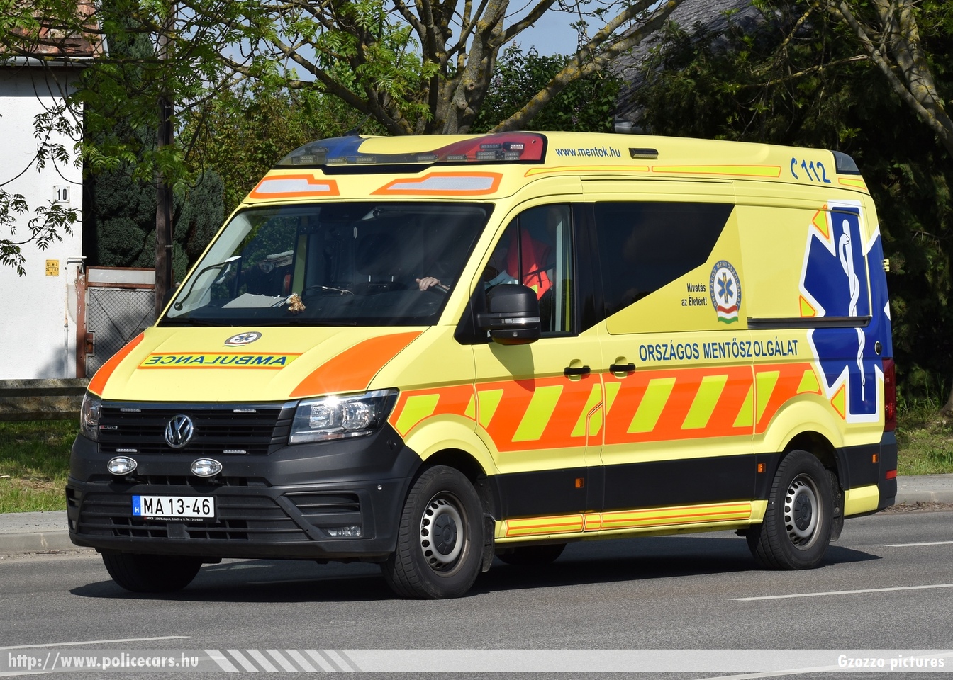 Volkswagen Crafter II Profile, Országos Mentõszolgálat, fotó: Gzozzo pictures
Keywords: magyar Magyarország mentő mentőautó OMSZ Hungary hungarian ambulance MA13-46