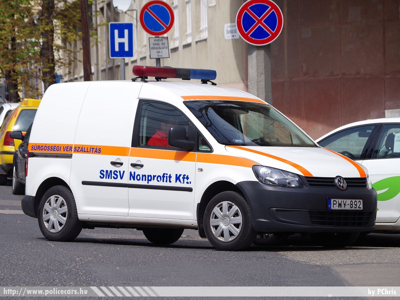 Volkswagen Caddy, vérszállítás, SMSV Nonprofit Kft., fotó: PChris
Keywords: mentő magyar Magyarország mentőautó ambulance Hungary hungarian PWY-892