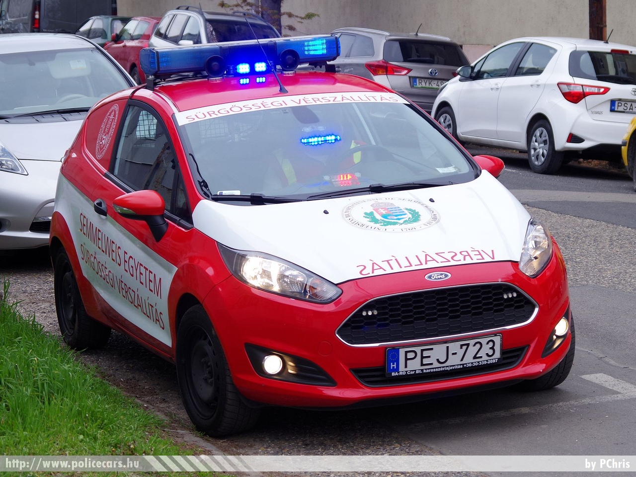 Ford Fiesta, sürgősségi vérszállítás, Semmelweis Egyetem, fotó: PChris
Keywords: mentő magyar Magyarország mentőautó ambulance Hungary hungarian PEJ-723