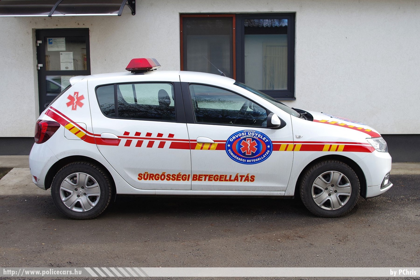 Dacia Sandero, orvosi ügyelet, Aszód, Országos Orvosi Ügyelet Nonprofit Kft., fotó: PChris
Keywords: mentő magyar Magyarország mentőautó ambulance Hungary hungarian SJS-684