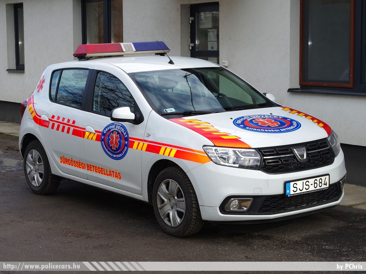 Dacia Sandero, orvosi ügyelet, Aszód, Országos Orvosi Ügyelet Nonprofit Kft., fotó: PChris
Keywords: mentő magyar Magyarország mentőautó ambulance Hungary hungarian SJS-684