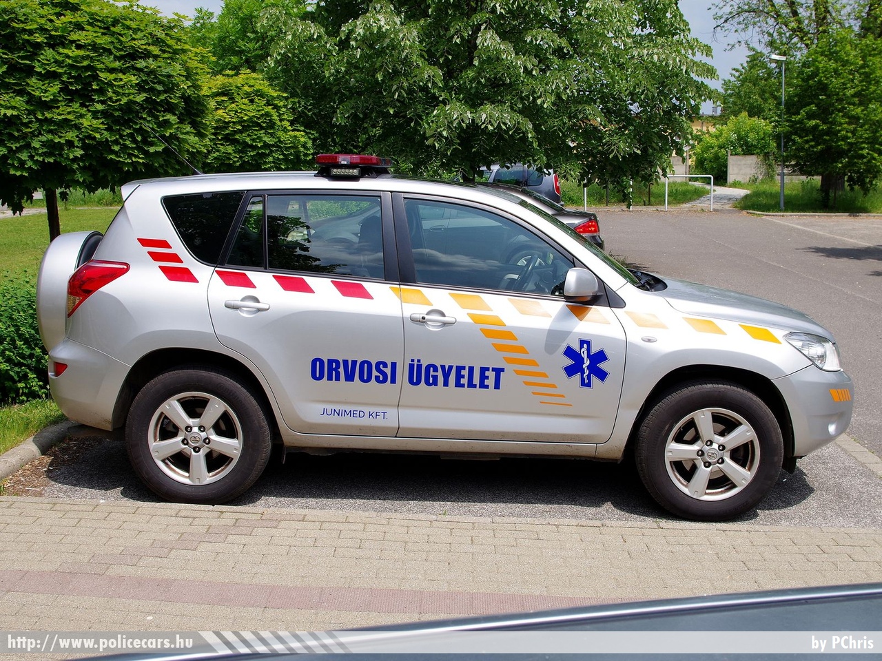 Toyota RAV4, orvosi ügyelet, Rétság, Junimed Kft., fotó: PChris
Keywords: mentő magyar Magyarország mentőautó ambulance Hungary hungarian LCH-736