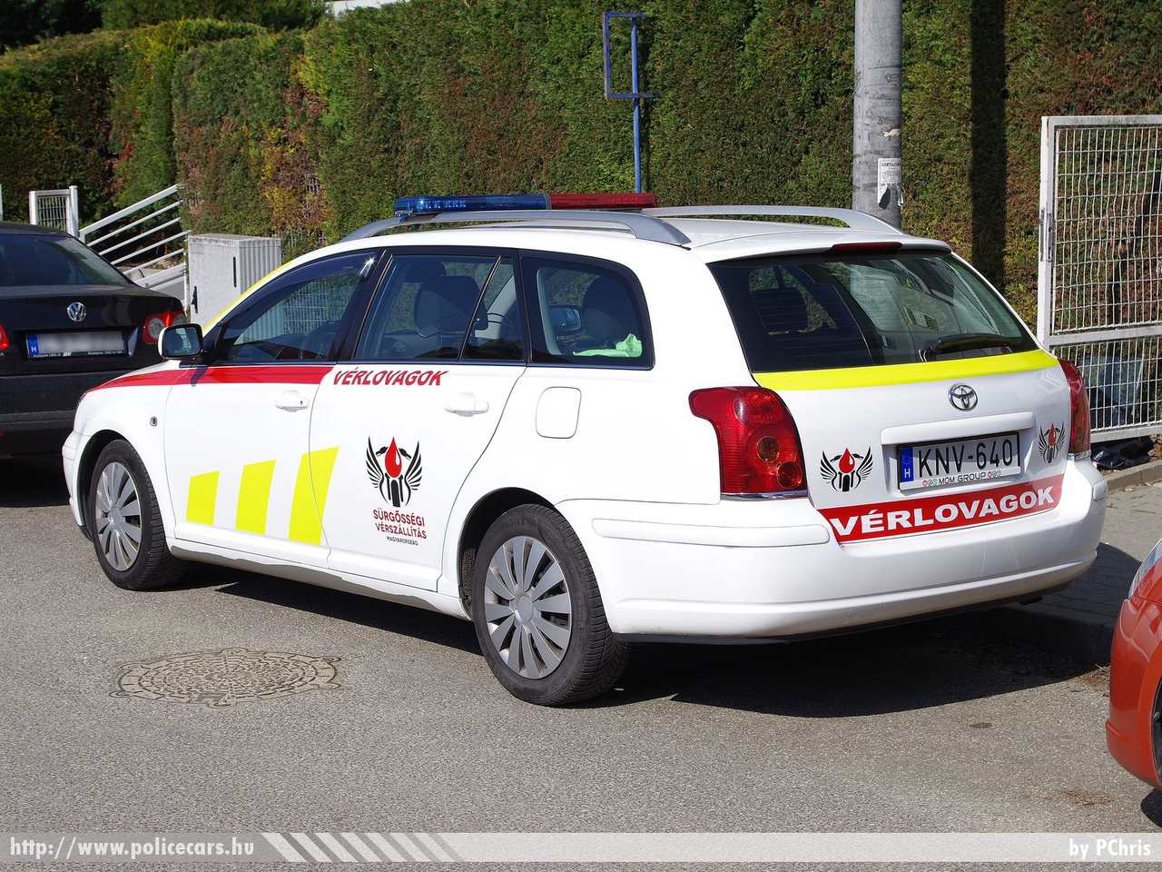 Toyota Avensis Wagon, vérszállítás, Vérlovagok, Magyar Mentőszolgálat Alapítvány, fotó: PChris
Keywords: mentő magyar Magyarország mentőautó ambulance Hungary hungarian KNV-640