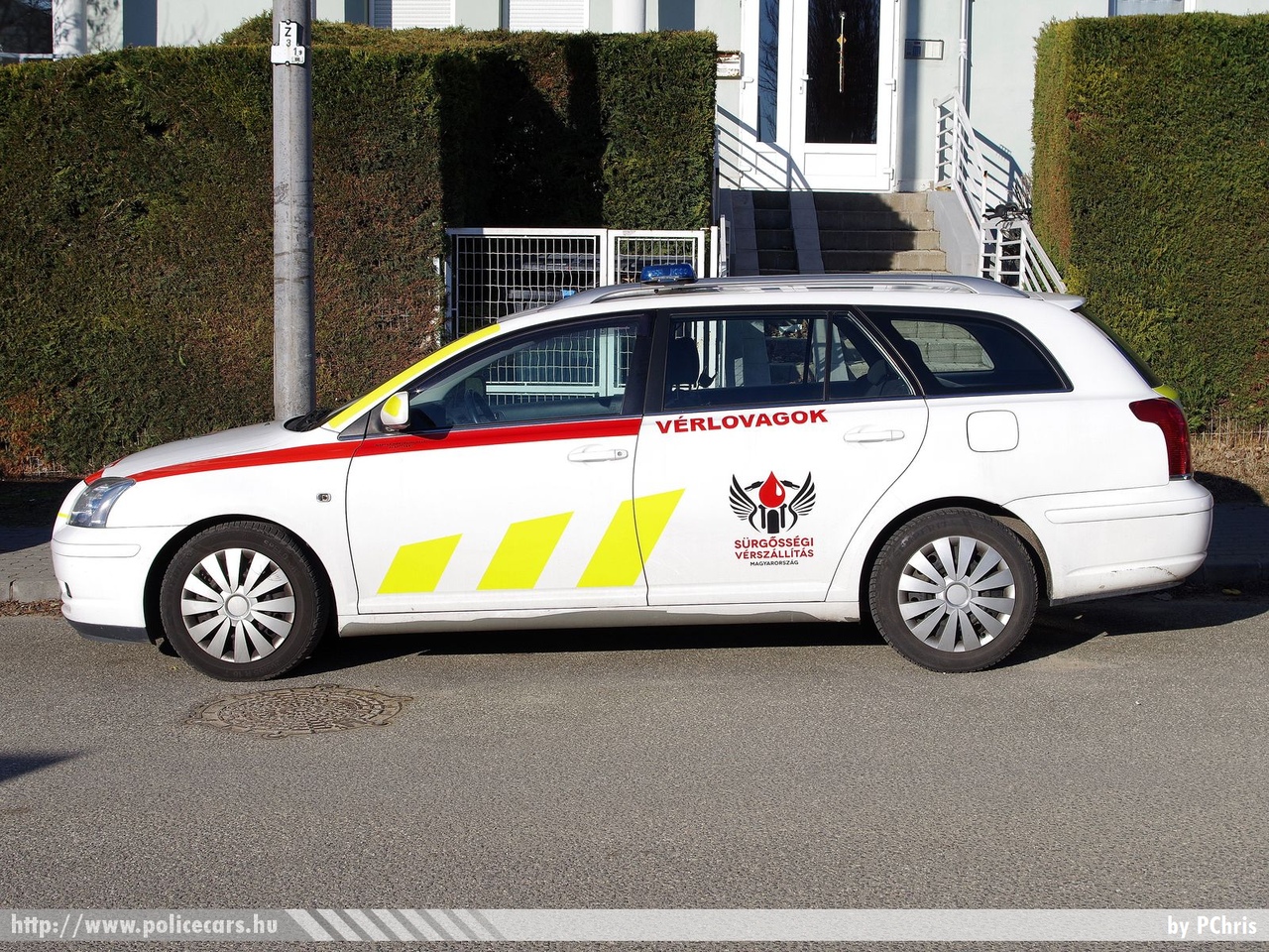 Toyota Avensis Wagon, vérszállítás, Vérlovagok, Magyar Mentőszolgálat Alapítvány, fotó: PChris
Keywords: mentő magyar Magyarország mentőautó ambulance Hungary hungarian KNV-640