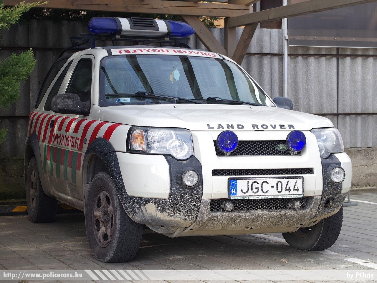 Land Rover Discovery, orvosi ügyelet, Dunaharaszti, Haraszti Fraxinus Nonprofit Közhasznú Kft., fotó: PChris
Keywords: mentő magyar Magyarország mentőautó ambulance Hungary hungarian JGC-044