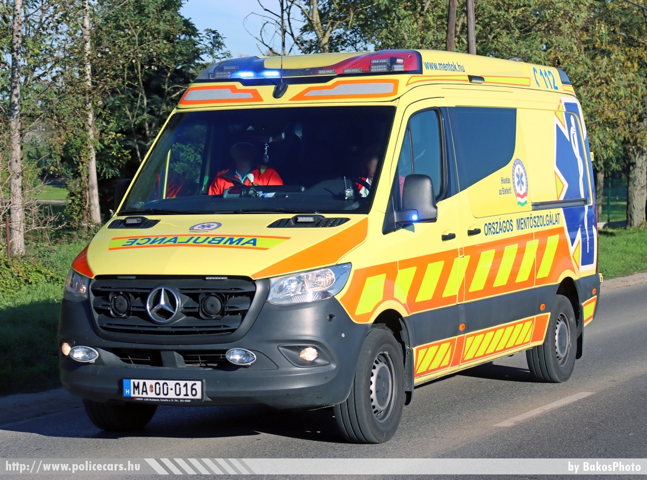Mercedes-Benz Sprinter III 316 CDI Profile Genios, Országos Mentõszolgálat, fotó: BakosPhoto
Keywords: magyar Magyarország mentő mentőautó OMSZ Hungary hungarian ambulance MA00-016