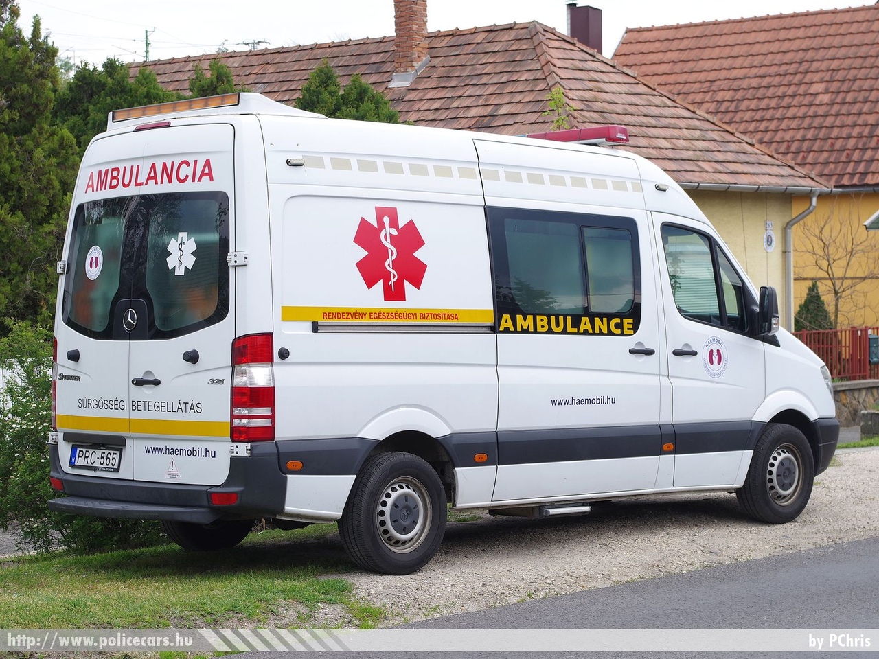 Mercedes-Benz Sprinter II 324, Haemobil Egészségügyi Szolgáltatató Közhasznú Nonprofit Kft., fotó: PChris
Keywords: mentő mentőautó magyar Magyarország hungarian Hungary ambulance PRC-565