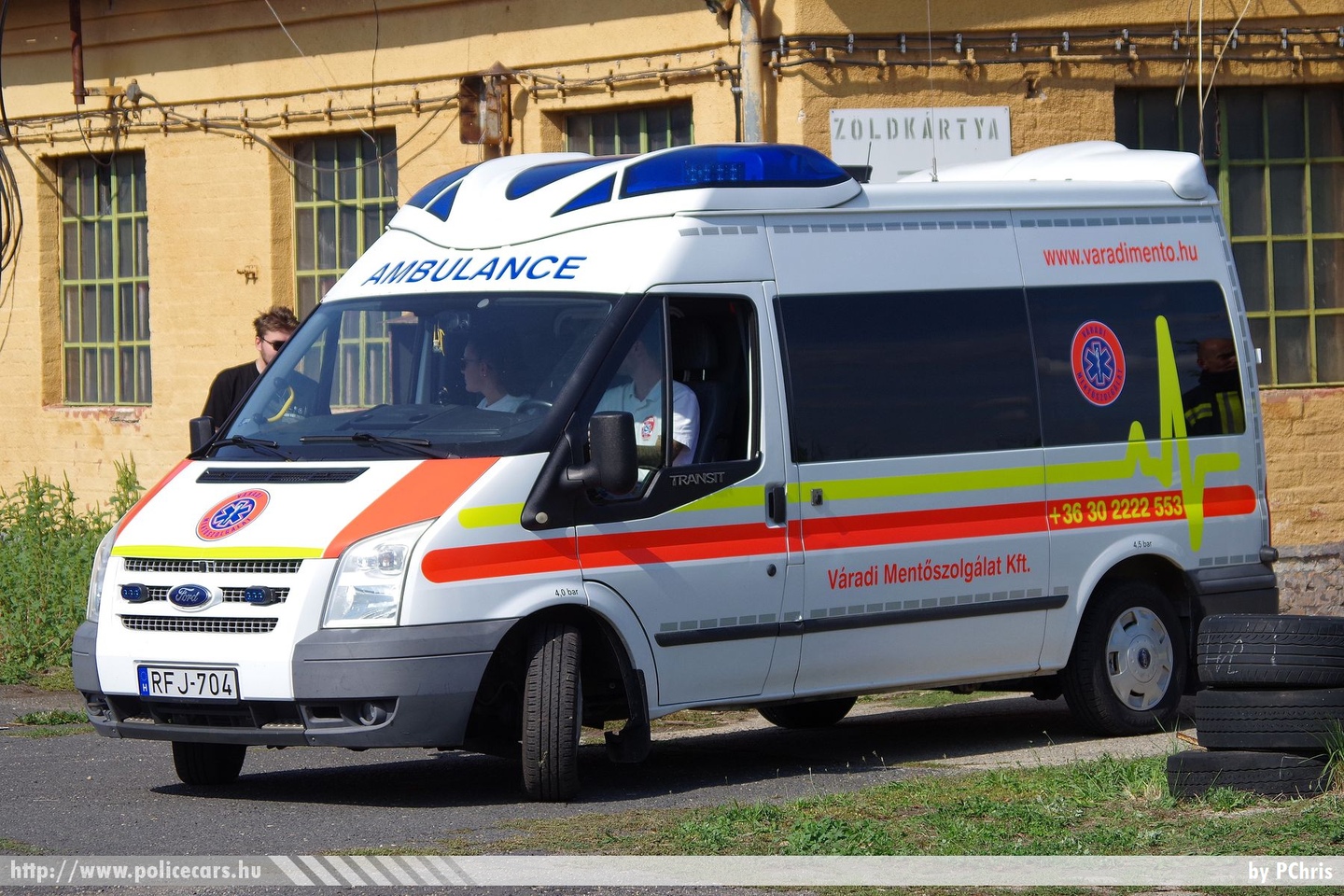 Ford Transit 125T300, Váradi Mentőszolgálat Kft., fotó: PChris
Keywords: mentő mentőautó magyar Magyarország hungarian Hungary ambulance RFJ-704