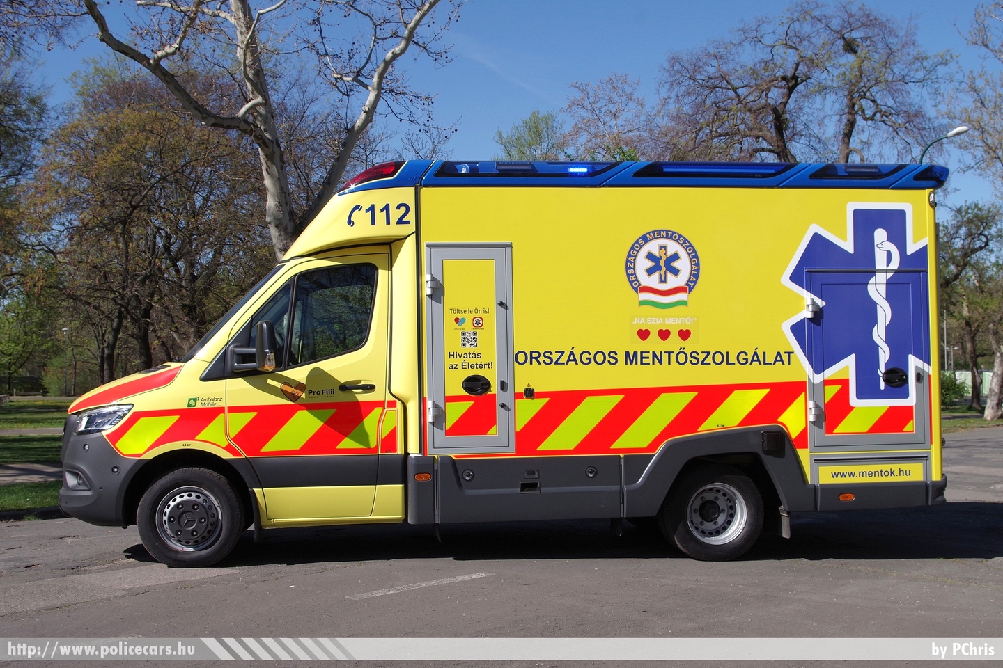 Mercedes Sprinter III Ambulanz Mobile Tigis N20, Országos Mentõszolgálat, fotó: PChris
Keywords: magyar Magyarország mentő mentőautó OMSZ Hungary hungarian ambulance MA00-229