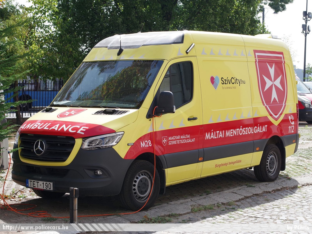 Mercedes-Benz Sprinter III 419 CDI Profile Genios, Magyar Máltai Szeretetszolgálat Mentőszolgálat, fotó: PChris
Keywords: mentő mentőautó magyar Magyarország hungarian Hungary ambulance TET-190