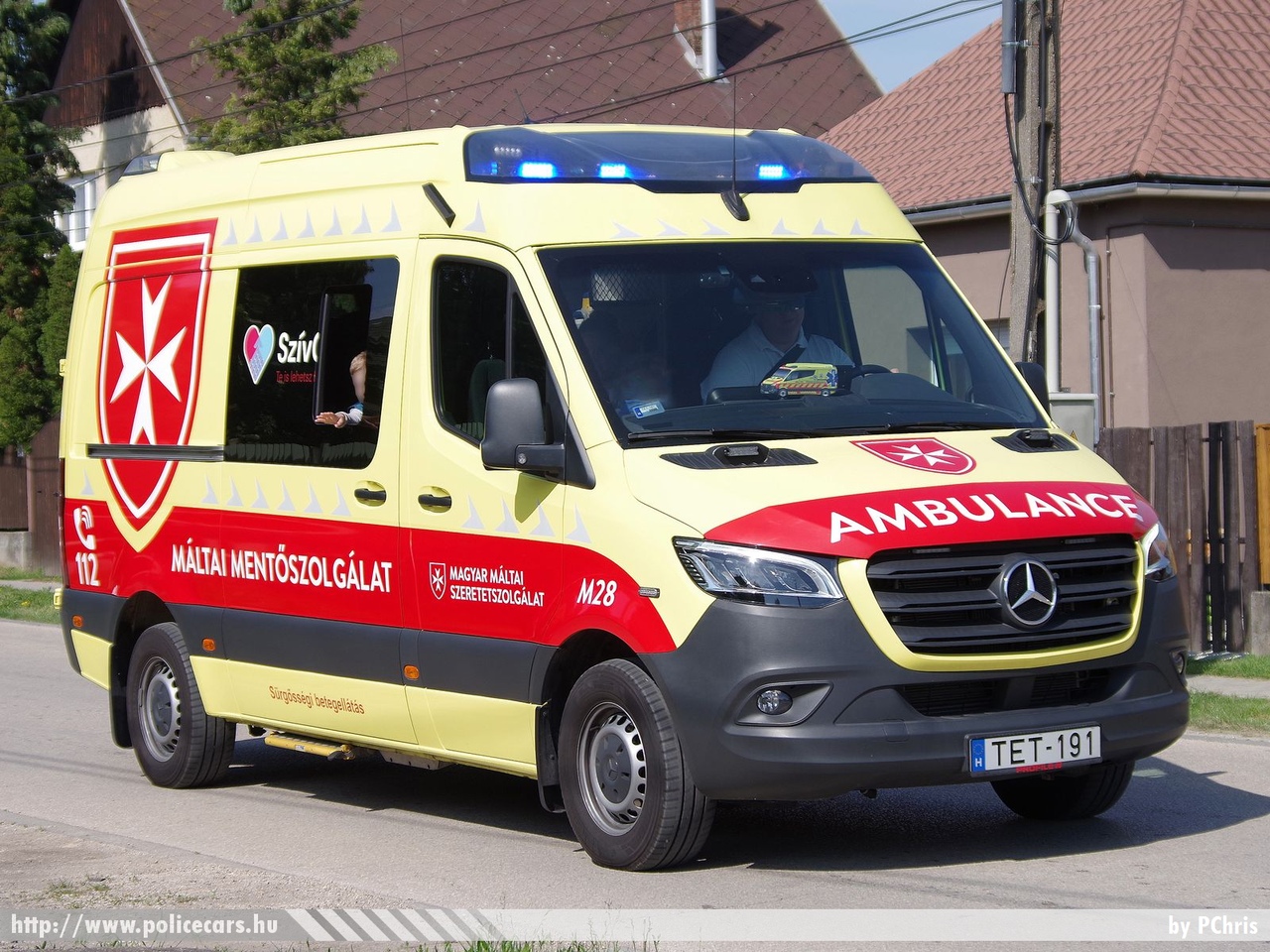 Mercedes-Benz Sprinter III 419 CDI Profile Genios, Magyar Máltai Szeretetszolgálat Mentőszolgálat, fotó: PChris
Keywords: mentő mentőautó magyar Magyarország hungarian Hungary ambulance TET-191